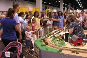 2571DinCrowd3.jpg