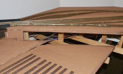 high retaining wall 01.JPG