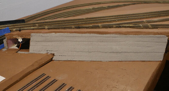 high retaining wall 02.JPG