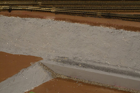 high retaining wall 09.JPG