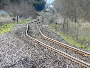 Buckled_train_tracks_near_Kaiapoi.jpg