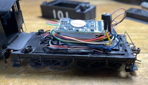 SBLK 101 - Tender (3) Decoder Installed.JPG