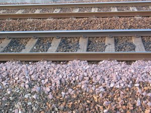 800px-Rails.and.ballast.bb.jpg 800px-Rails.and.ballast.bb.jpg