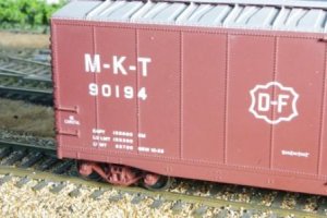 accurail MKT box broken step.jpg