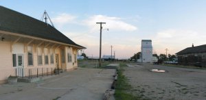 41104 dl train depot retired Deer Lodge.jpg