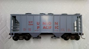 Roundhouse Covered Hopper - 1968.jpg Roundhouse Covered Hopper - 1968.jpg