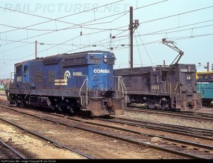 Conrail SD9 6913.jpg