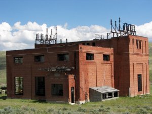 Milwaukee Road sunstation 2 west of Lennep, MT.jpg