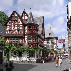 1024px-Bacharach_BW_9.JPG