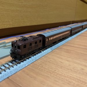 A1532 PULLING 8 CARS.jpg