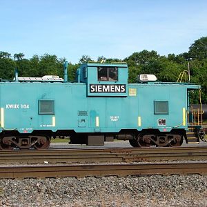 Siemens Caboose, KWUX10 and load at Vardo yard in Hagerstown, MD  July 2016