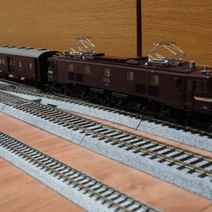 EF58 COACHES.JPG