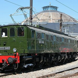 BIG OLD FRENCH ELECTRIC LOCO