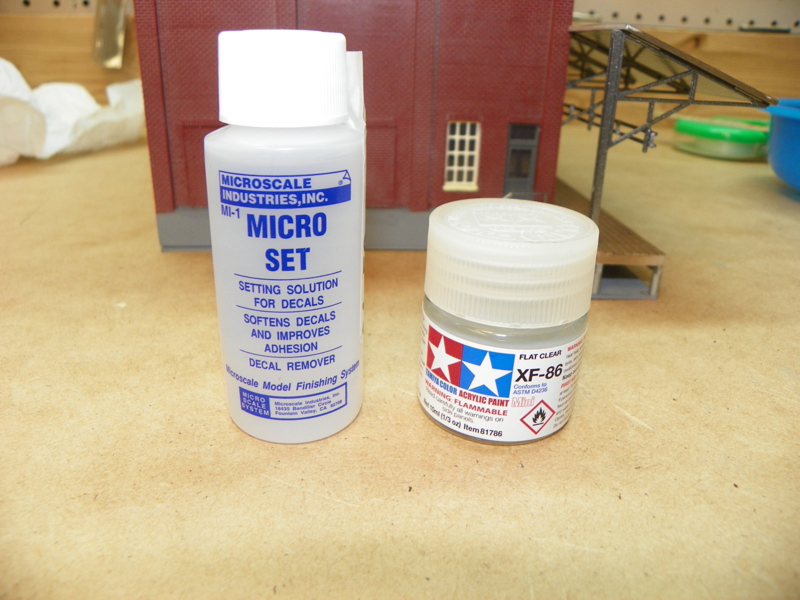 Microscale Micro Sol and Micro Set, 1 Ounce Bottles (Pack of 2) - with Make  Your Day Paint Brushes