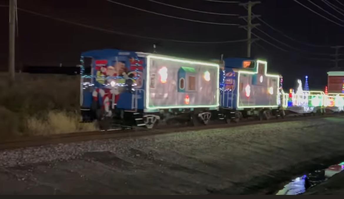 2023 North Jersey Santa Claus Train - Rich Carl.jpg