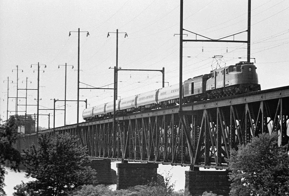 Amfleet NY Express approaching Perryville, MD 1980.jpg