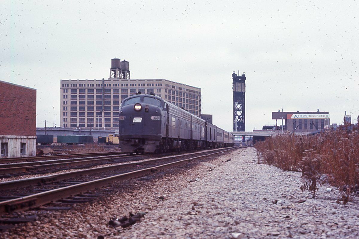 Amtrak Lakeshore Ltd - Chicago - November 1971.jpg