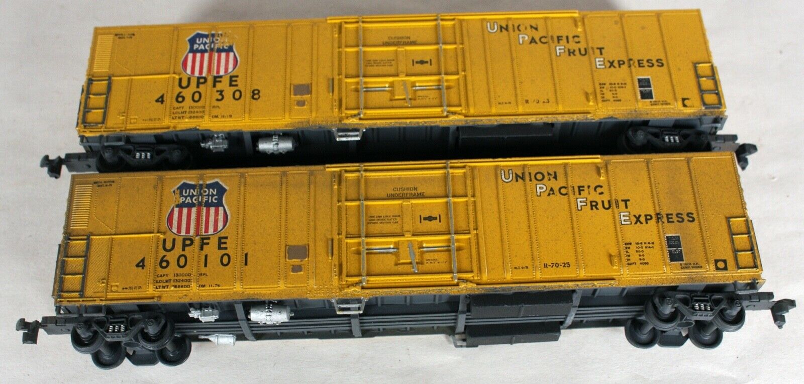 Athearn_UNION PACIFIC FRUIT EXPRESS 460101,460308.jpg