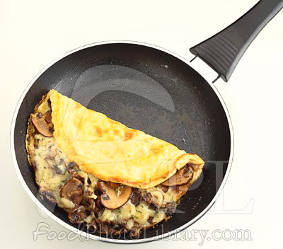 cheese-mushroom-omelette.jpg