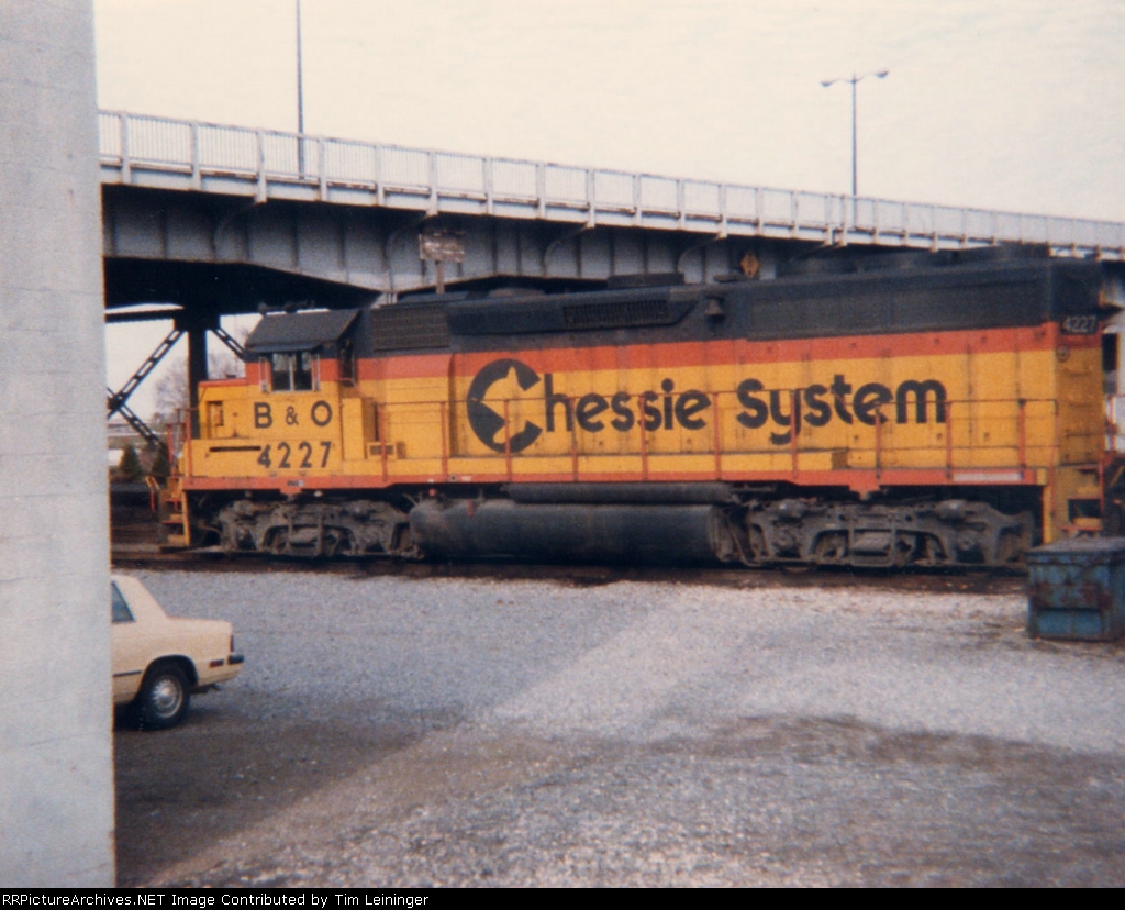 Chessie(B&O)-4227-GP40-2  at Lorain,OH  11-25-1986.jpg