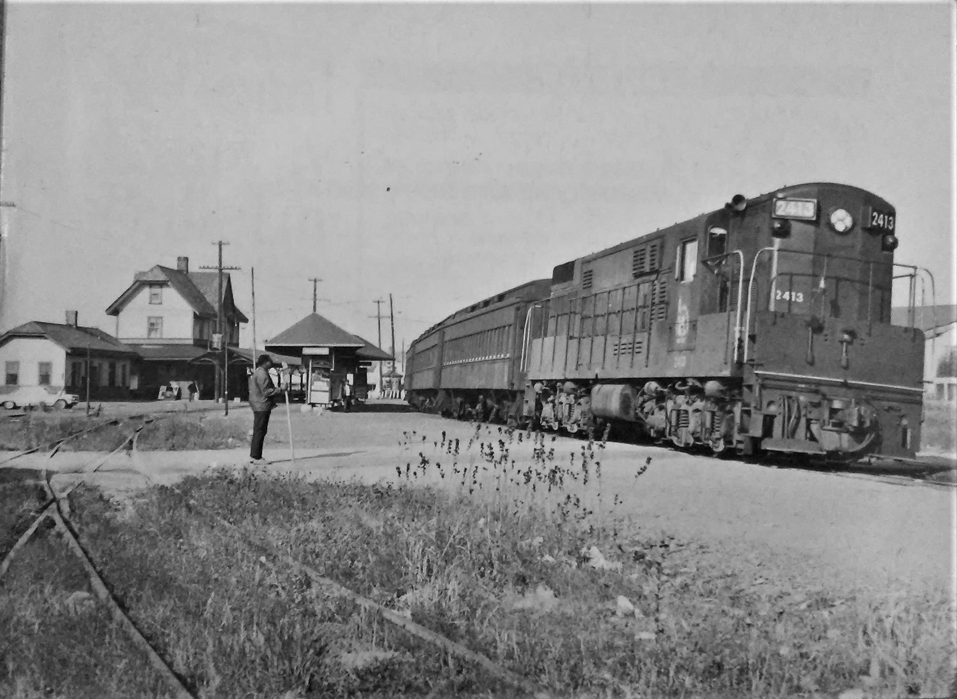 CNJ #2413 with train at Matawan, NJ 1968.jpg