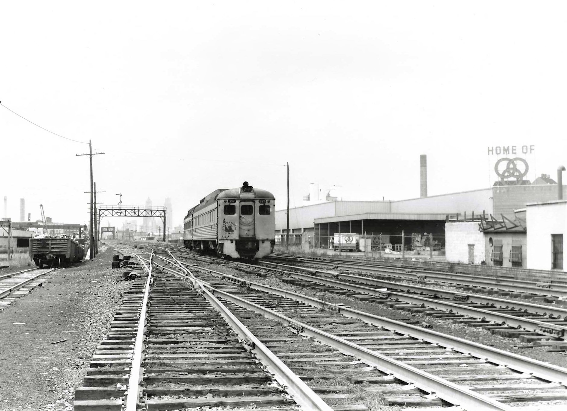CNJ E'port - Newark connection passing Ballentine Brewery early '60s.jpg