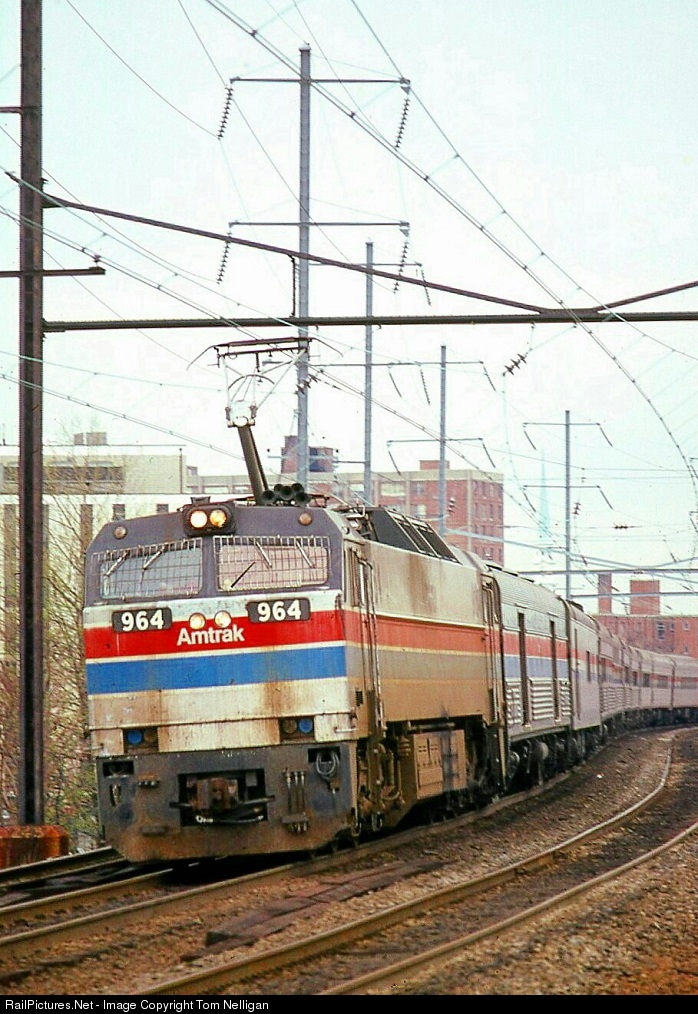 E60 964 Eastbound  at Elizabeth NJ with Florida Train - Tom Nelligan Photo.jpg