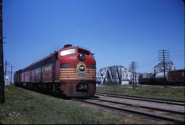 E8-2009-Train-1SLSF E8A 2009-in-May-1965-William-White-600x406.jpg