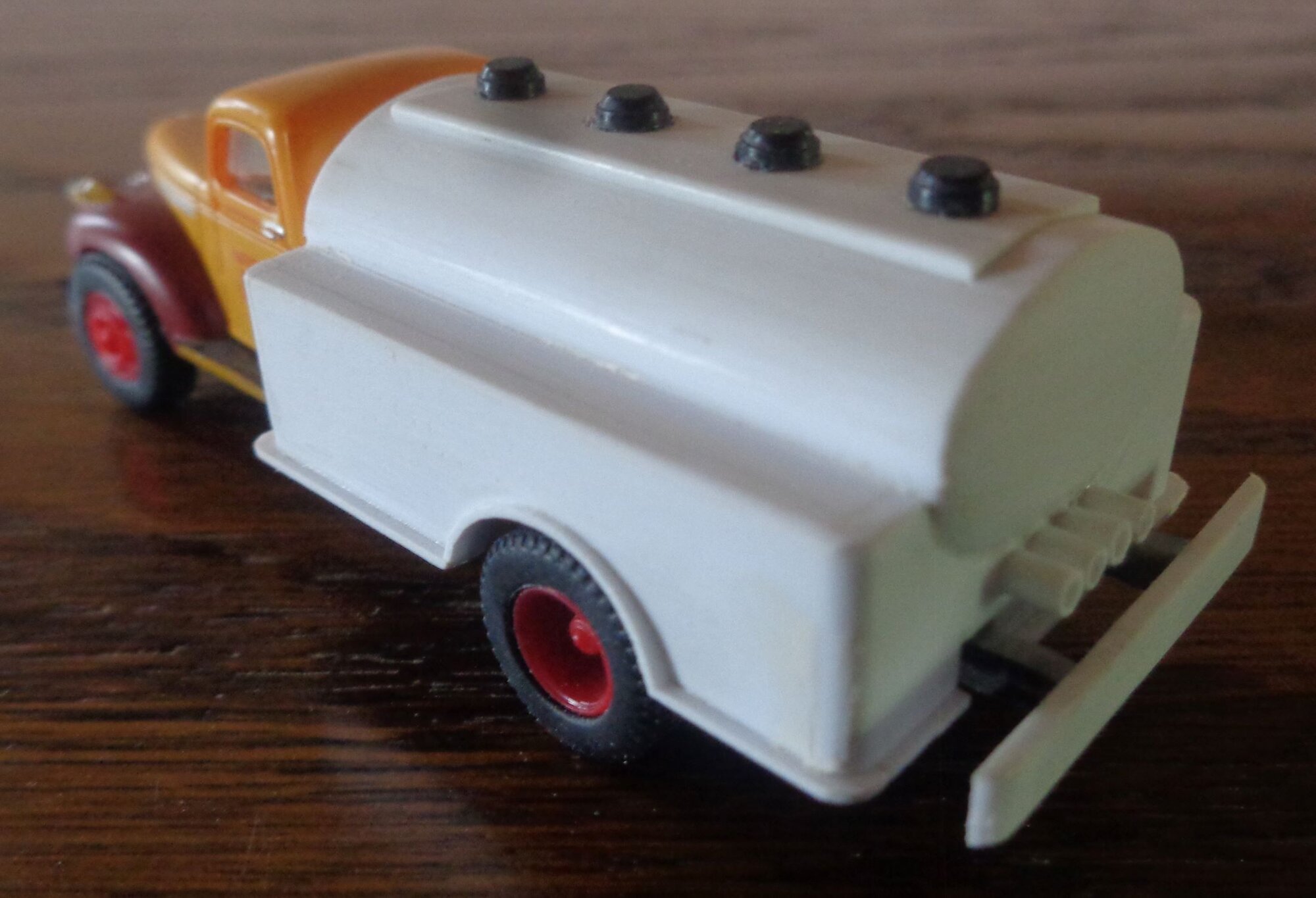 Fuel truck model 11.jpg