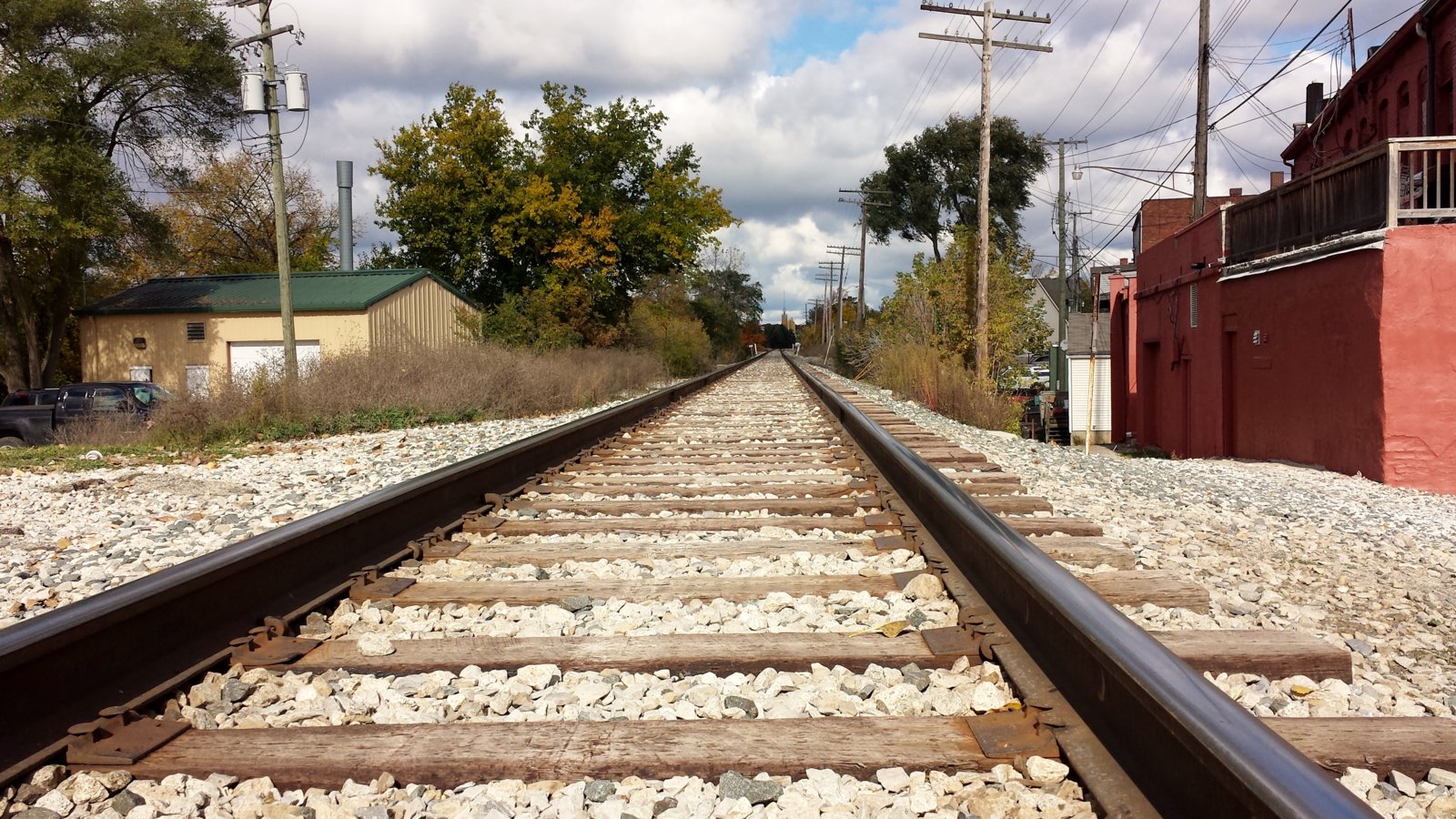 milford-michigan-railroad-tracks.jpg
