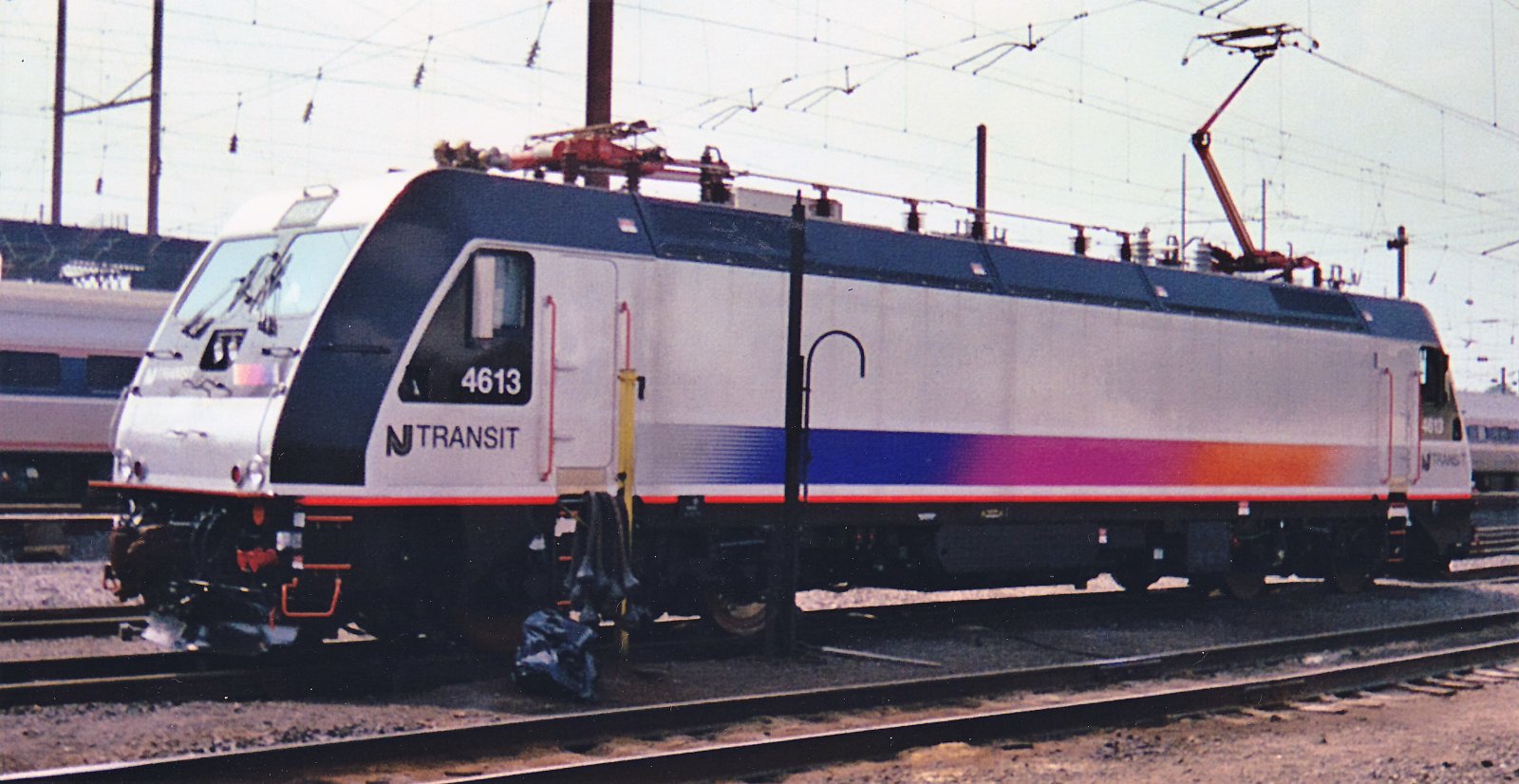 NJT ALP46 in 2004 at Race Street.jpg