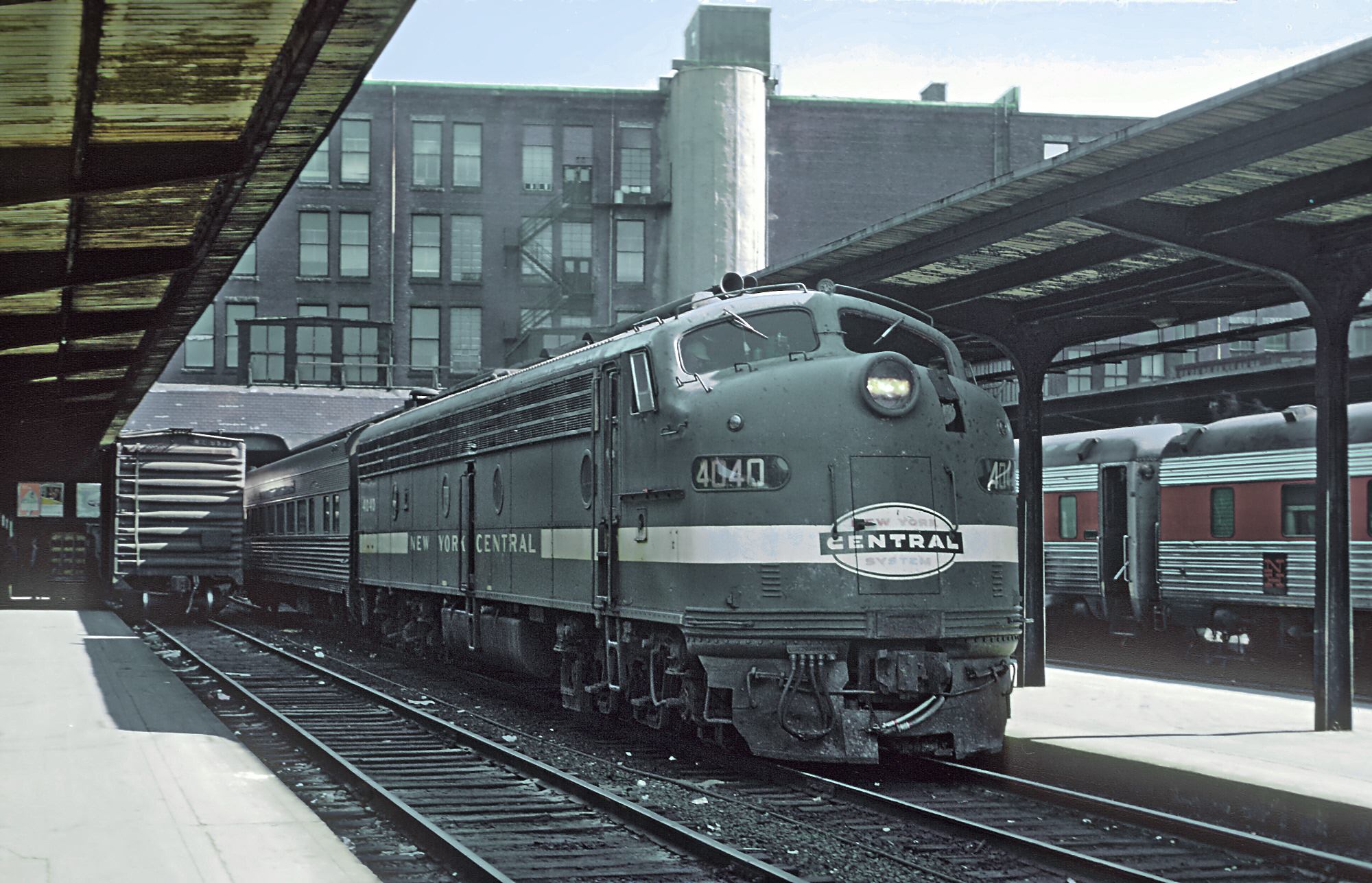 NYC #405 @ South Station  Boston 09_15_1968.jpg