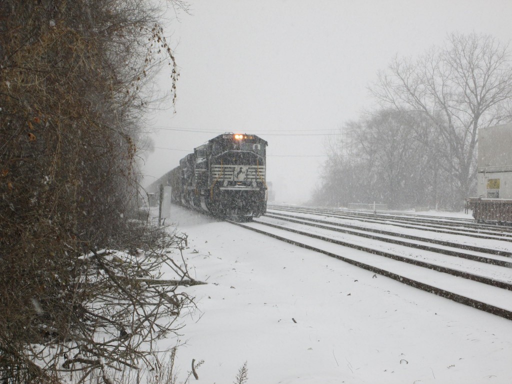 Photography-of-Railway-Tracks-snow-train-1024x768.jpg