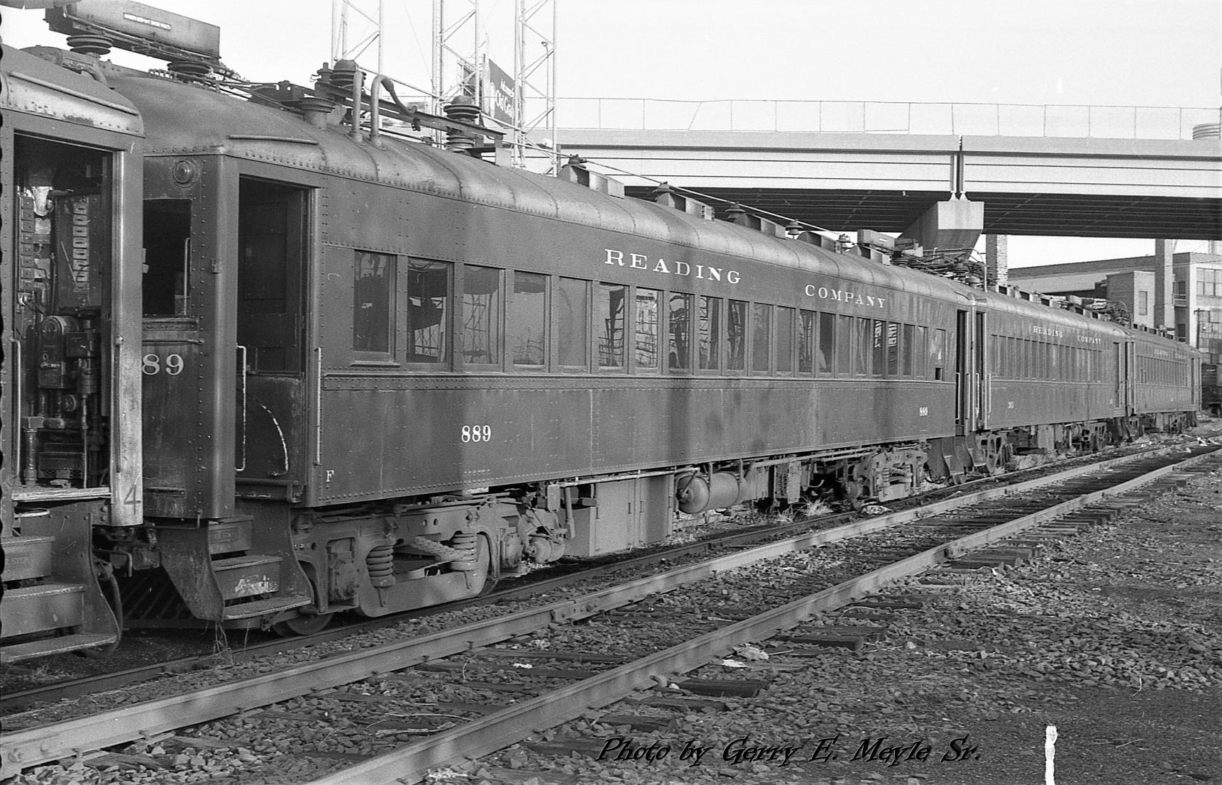 RDG EMUs at Roberts Yd - PHL in 1976...probably set aside at this point.jpg