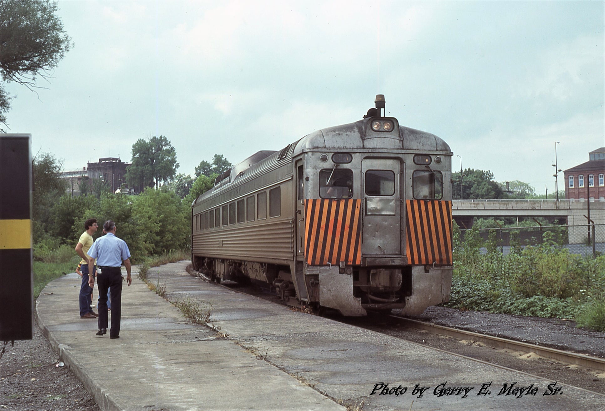 RDG RDC preparing to Depart Allentown (Conrail Era).jpg