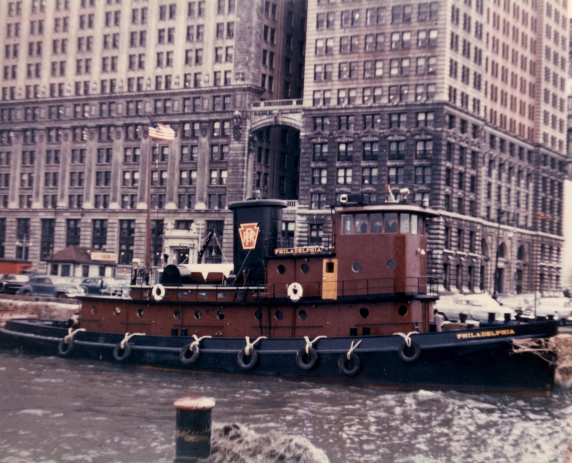 Tug Philadelphia when it was assigned to NY Harbor.jpg