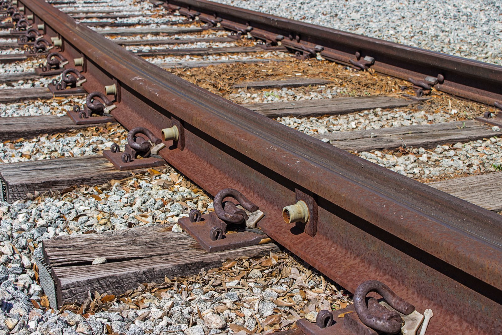wood-track-railway-old-train-transport-vehicle-lane-screw-rails-iron-via-rail-transport-screw-...jpg