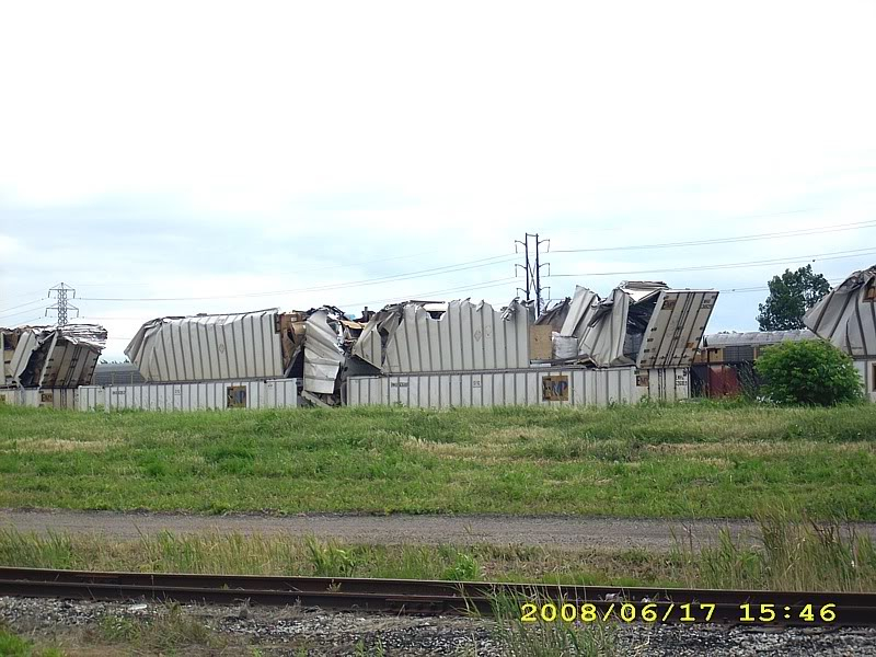 wreckedcontainers-20080617-2.jpg