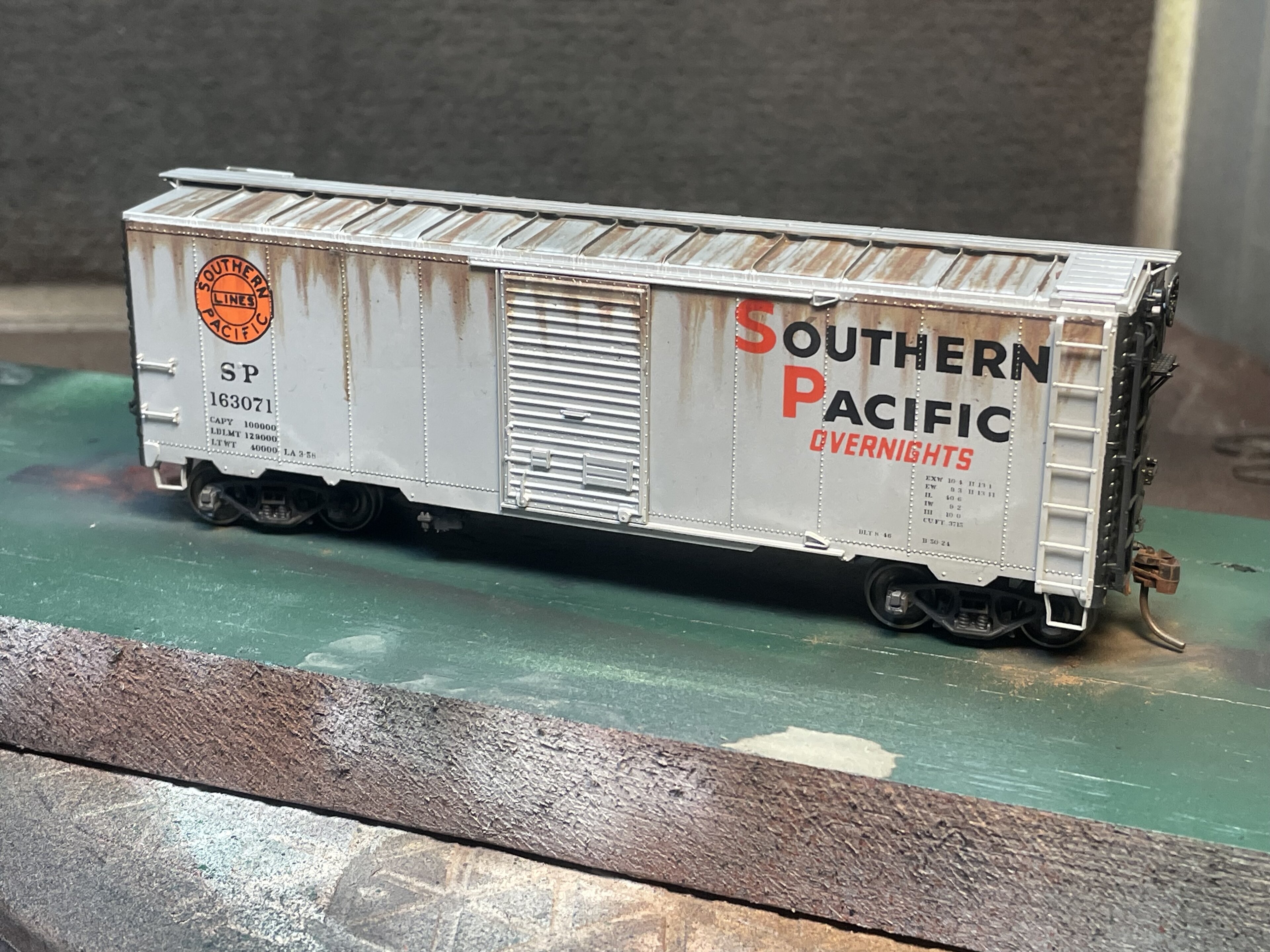 Intermountain SP Overnight Boxcar Weathering Project
