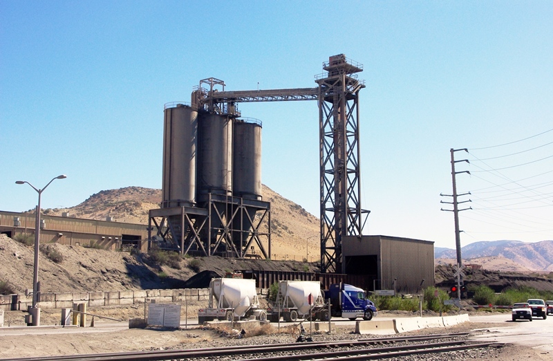 Monolith_cement_plant_coal_unloader_3
