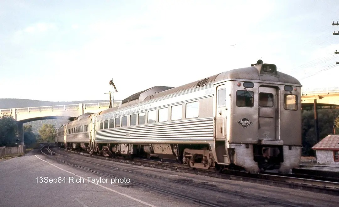 4 RDC's Depart wb from Hamburg Sept. 13, 1964 Rich Taylor Photo.jpg