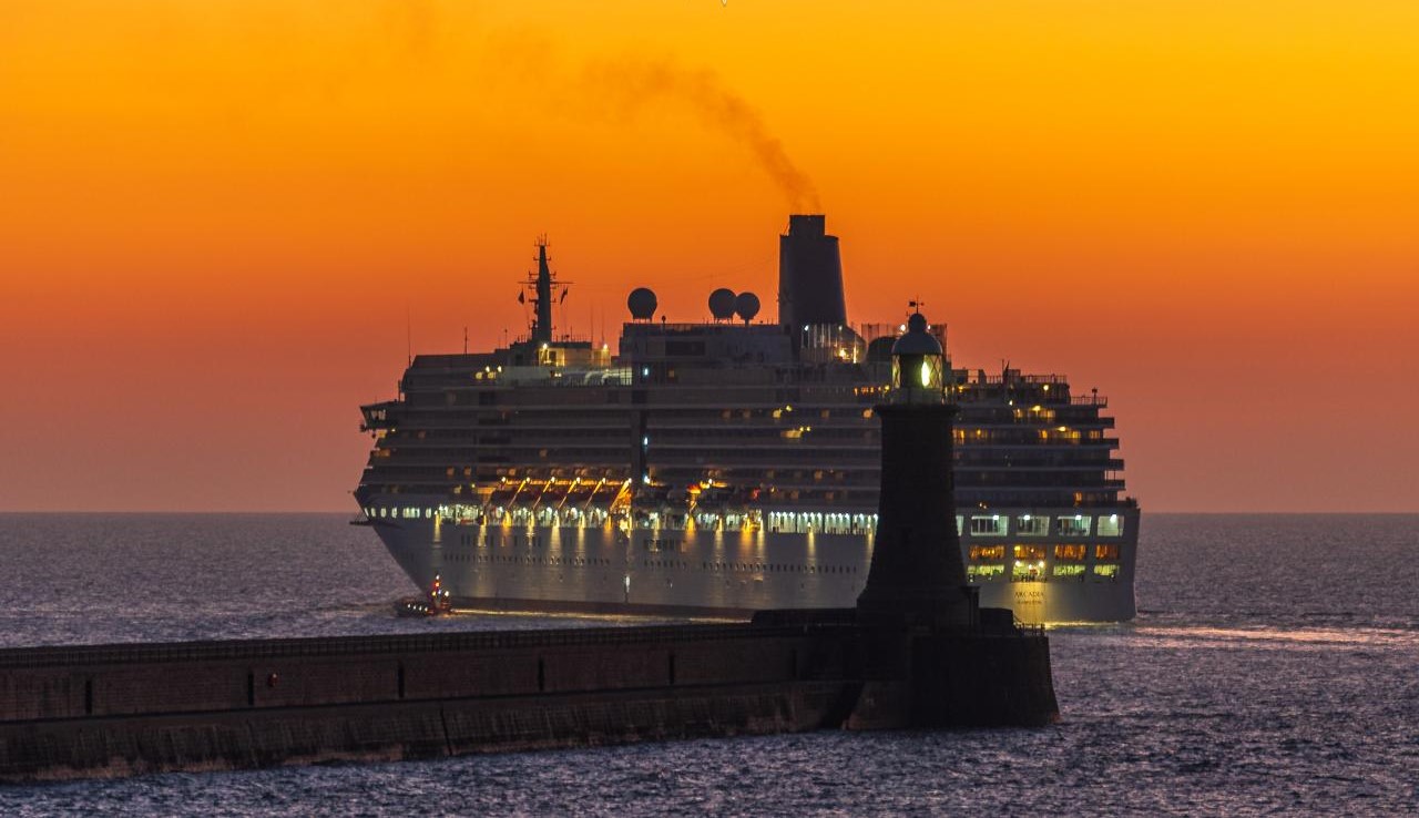 Arcadia  leaving the Tyne  22nd Jan 24.jpg