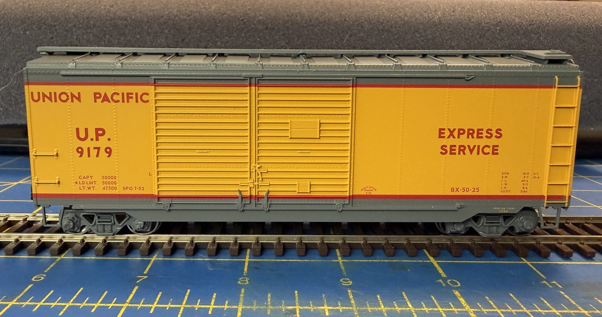 Athearn UP Express box.jpeg