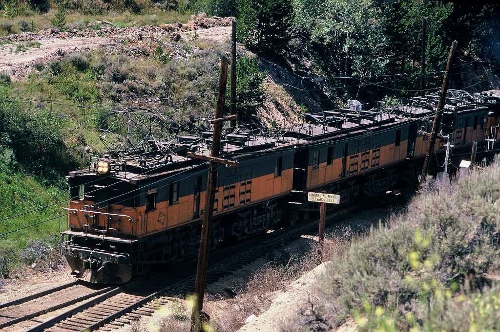 Climbing_up_Pipestone_out_of_Butte_MT