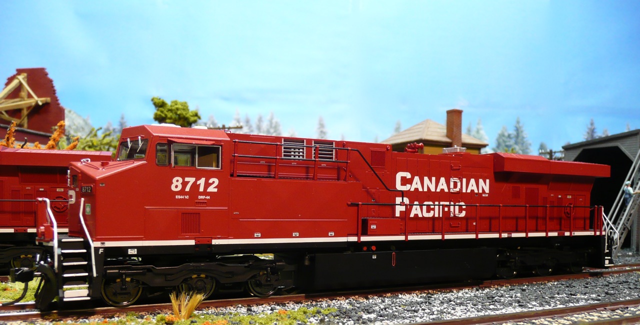 CP ES44AC  8712