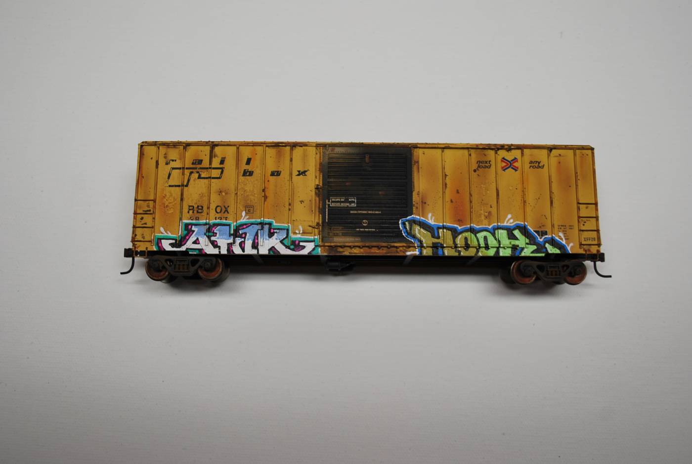 CUSTOM GRAFFITI AND WEATHERING