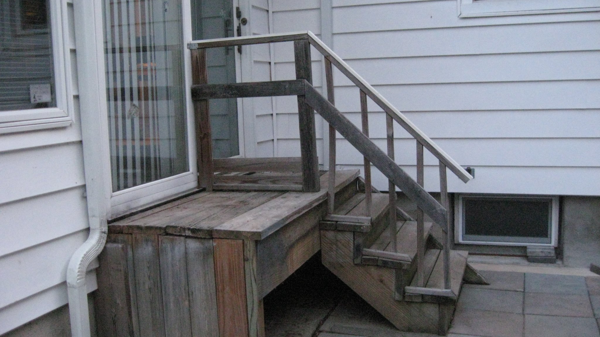 deck_house_stairs.JPG