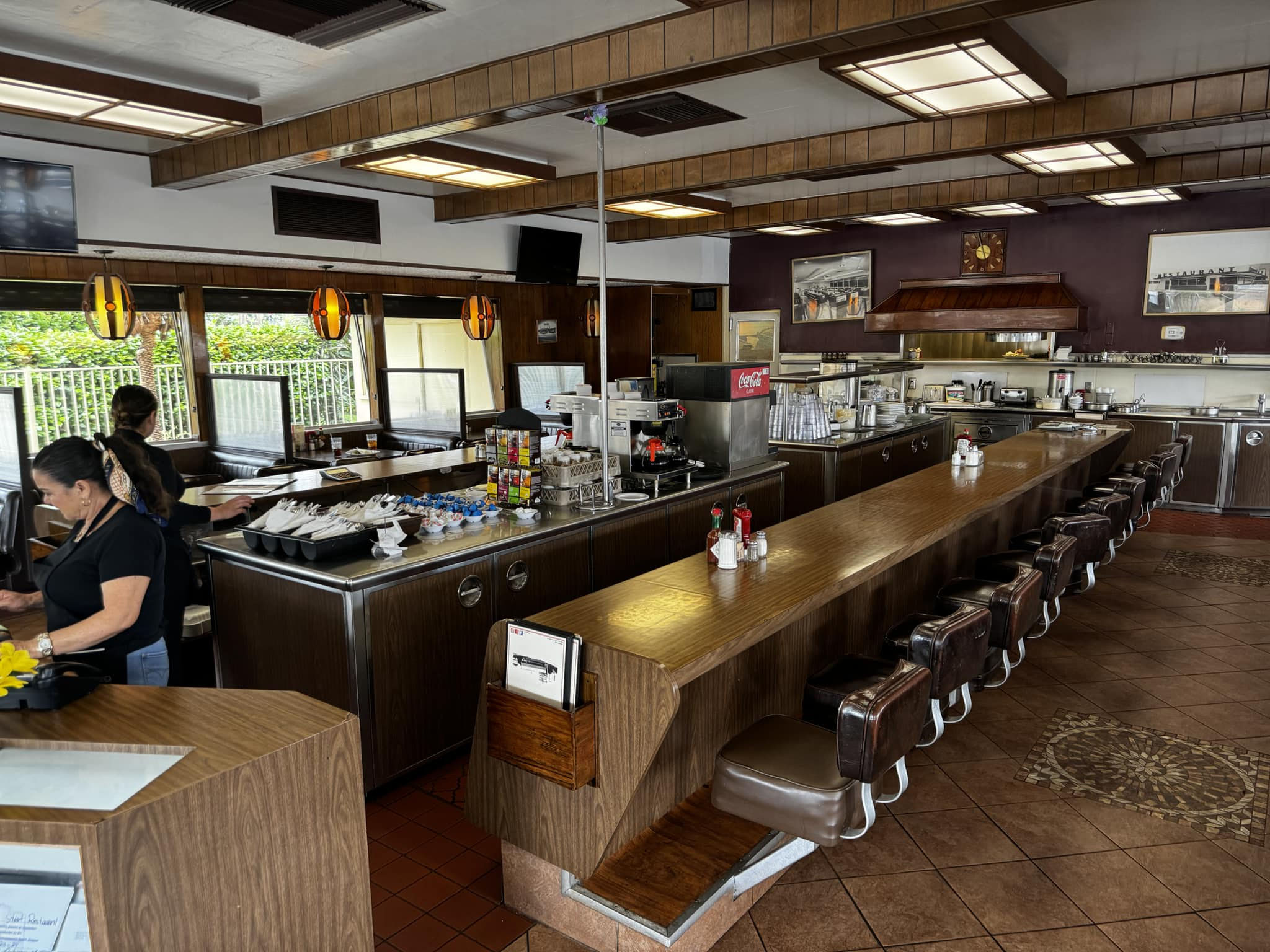 DINER_COFFEE SHOP INT_OLD2.jpg