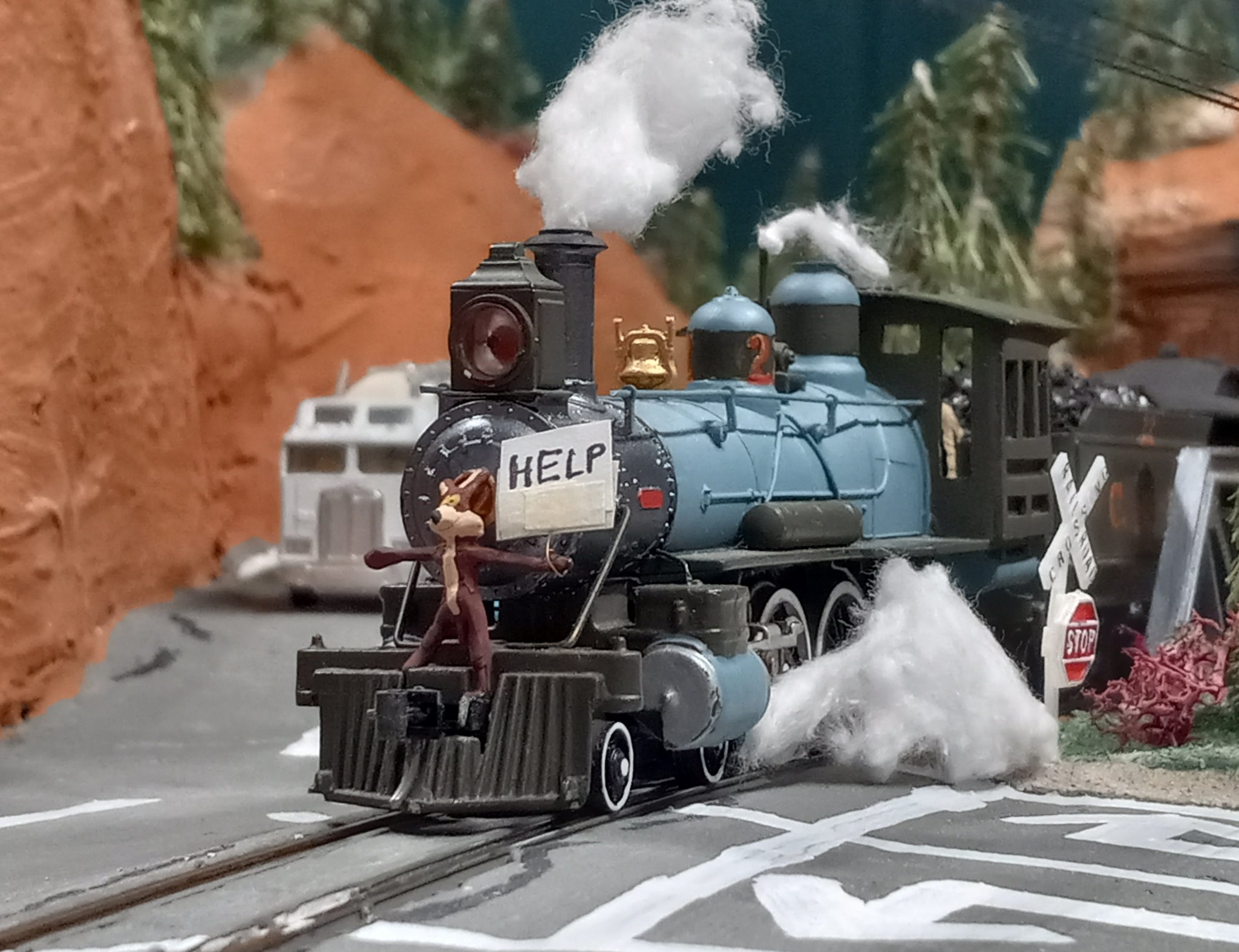 Mantua Colorado Midland 22 vs Wile E. Coyote (My models) (2).jpg