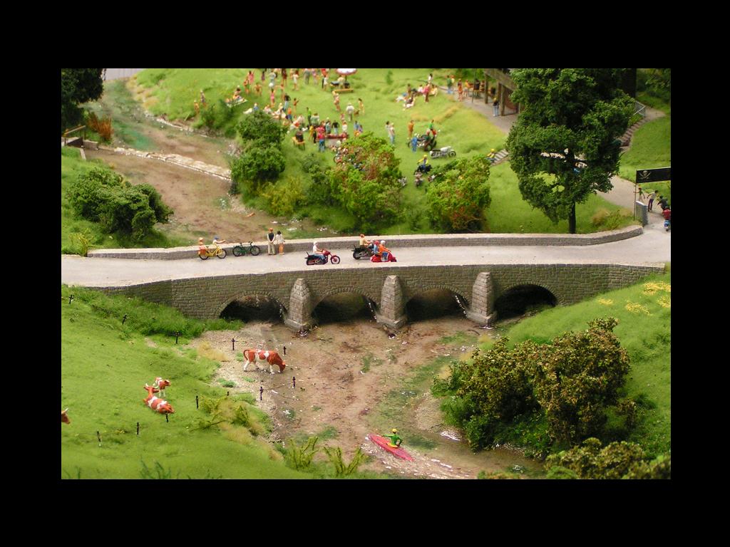 medieval bridge( HO)